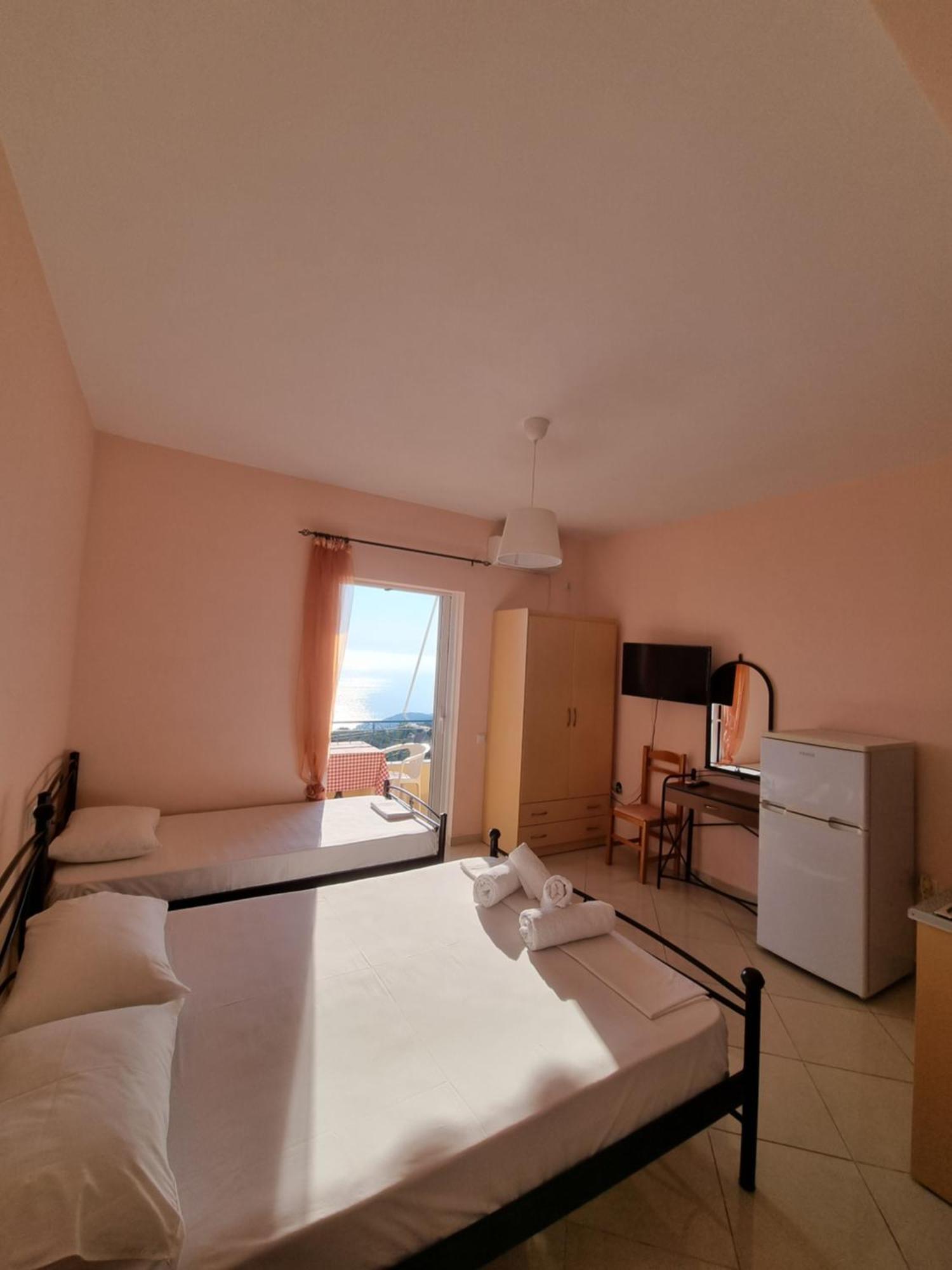 Let Rooms Lukova Exterior photo