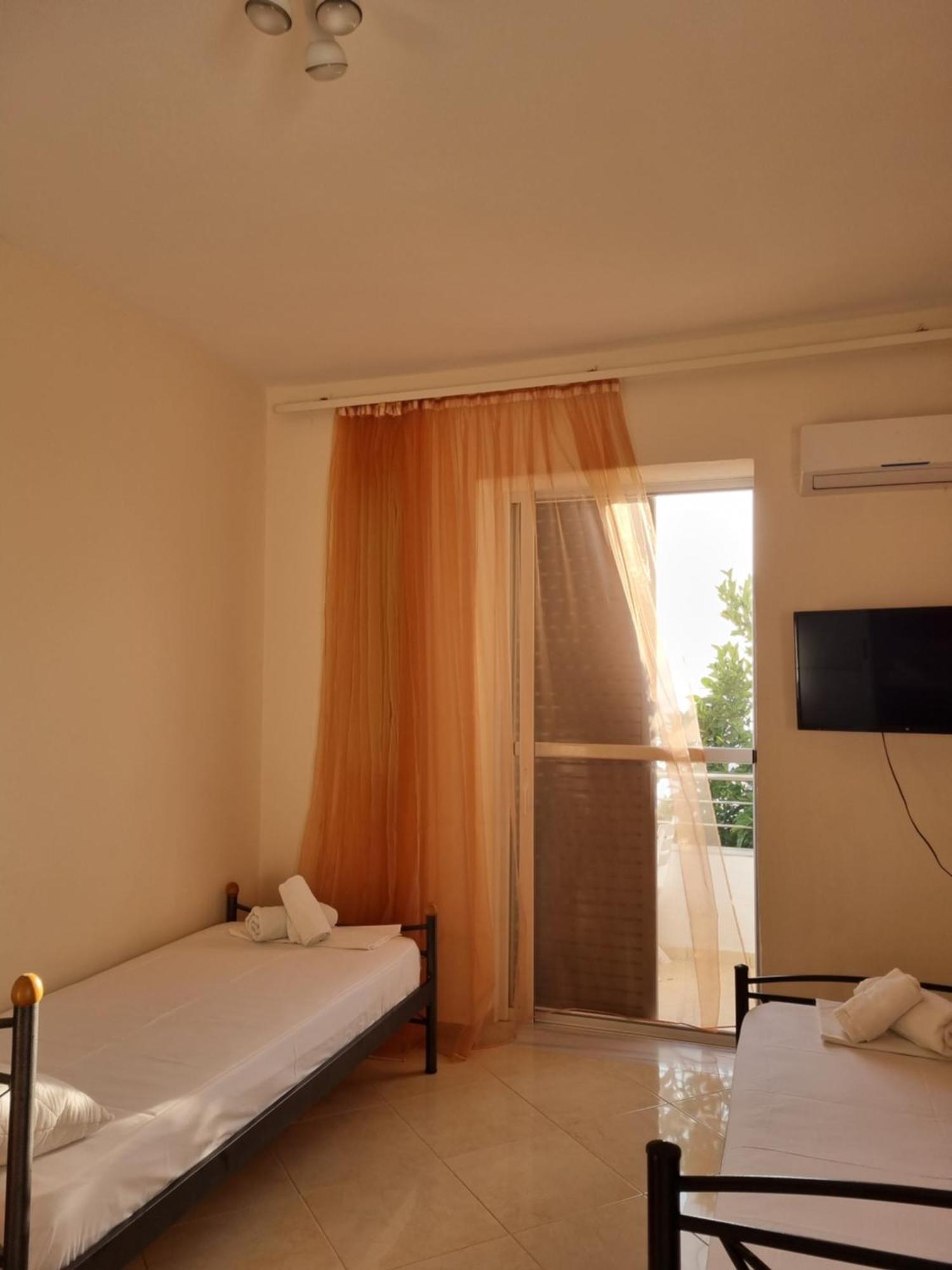 Let Rooms Lukova Exterior photo