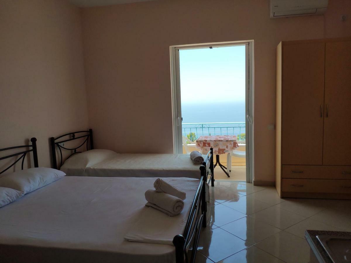 Let Rooms Lukova Exterior photo